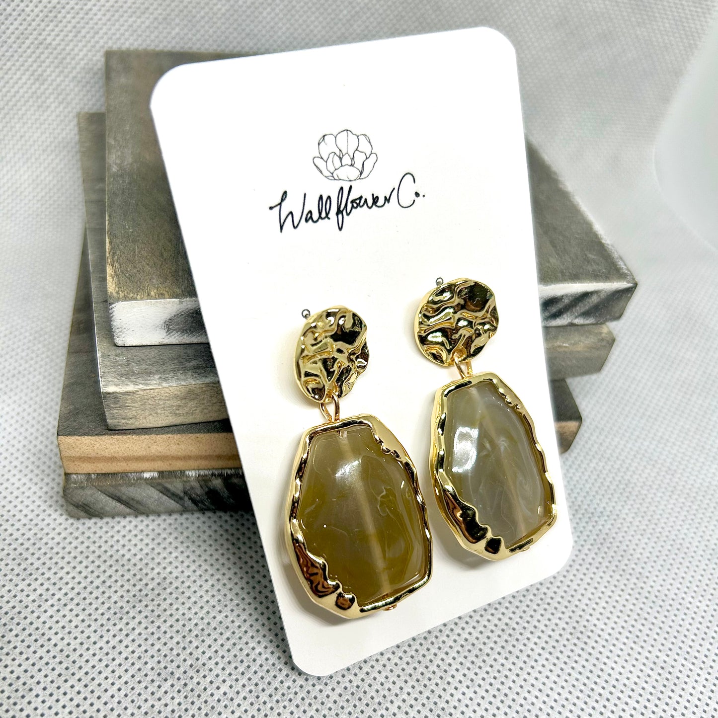 BOHO-CHIC DANGLE STONE GOLD EARRINGS