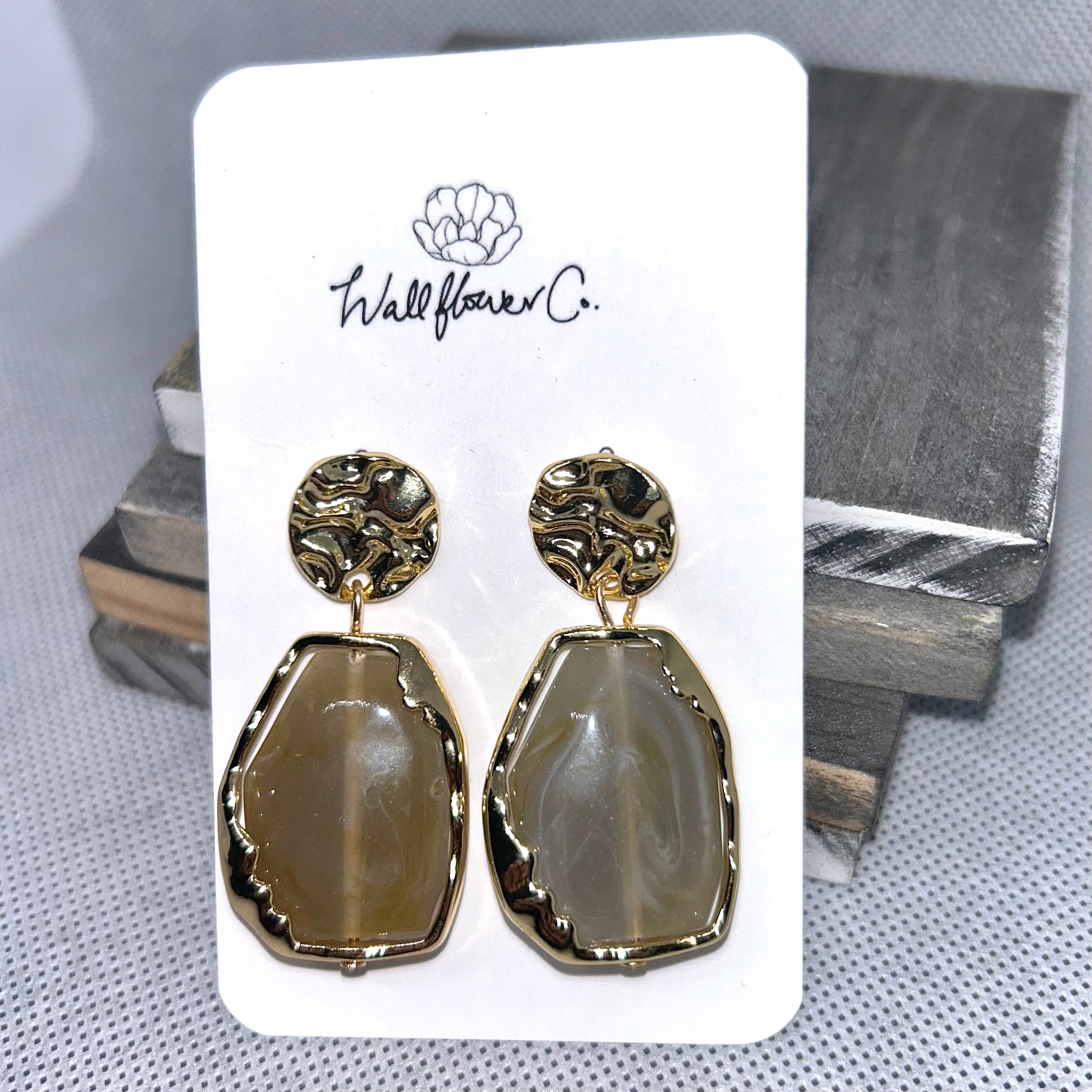 BOHO-CHIC DANGLE STONE GOLD EARRINGS