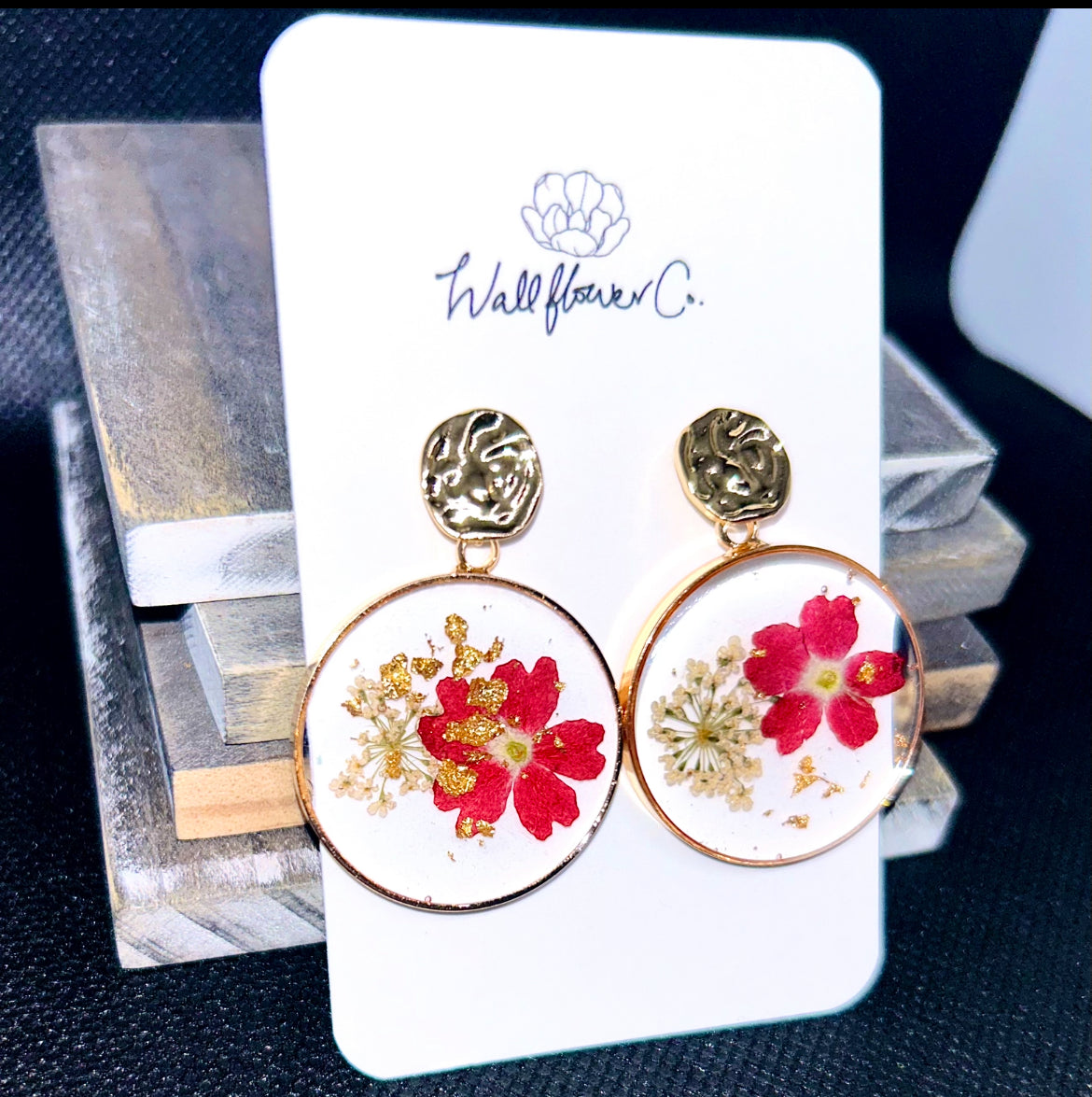 PRESSED FLOWER AND GOLD FLAKE ROUND EARRINGS