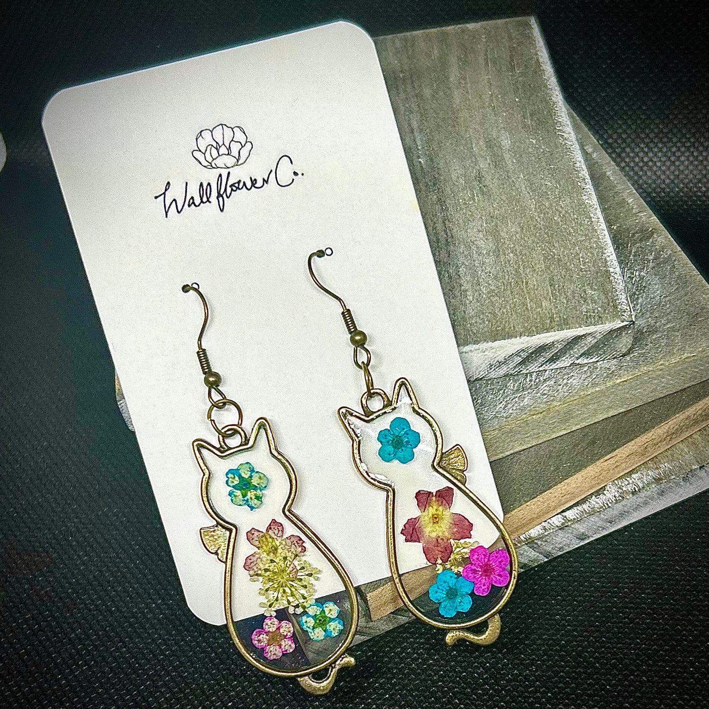 ALLIE-CAT PRESSED FLOWER DANGLE BOHO EARRINGS