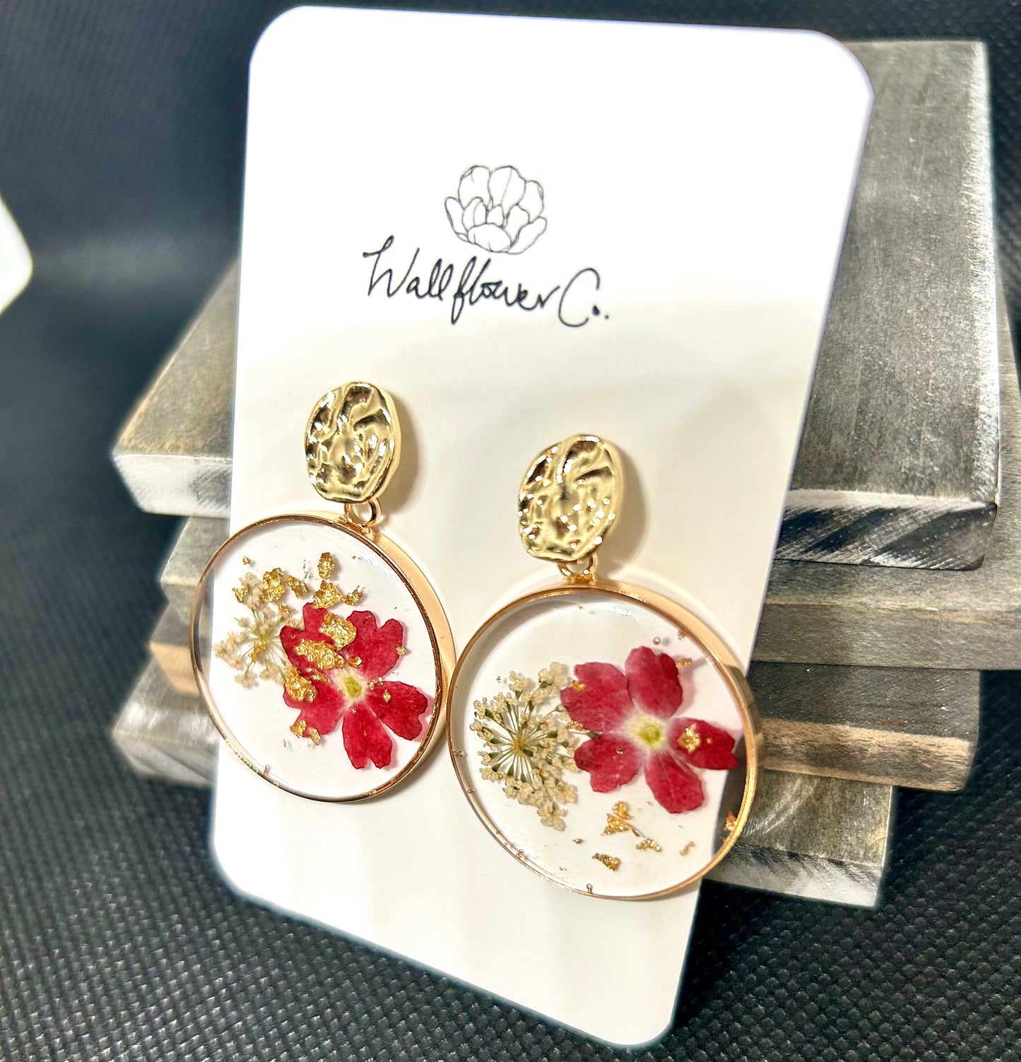 PRESSED FLOWER AND GOLD FLAKE ROUND EARRINGS